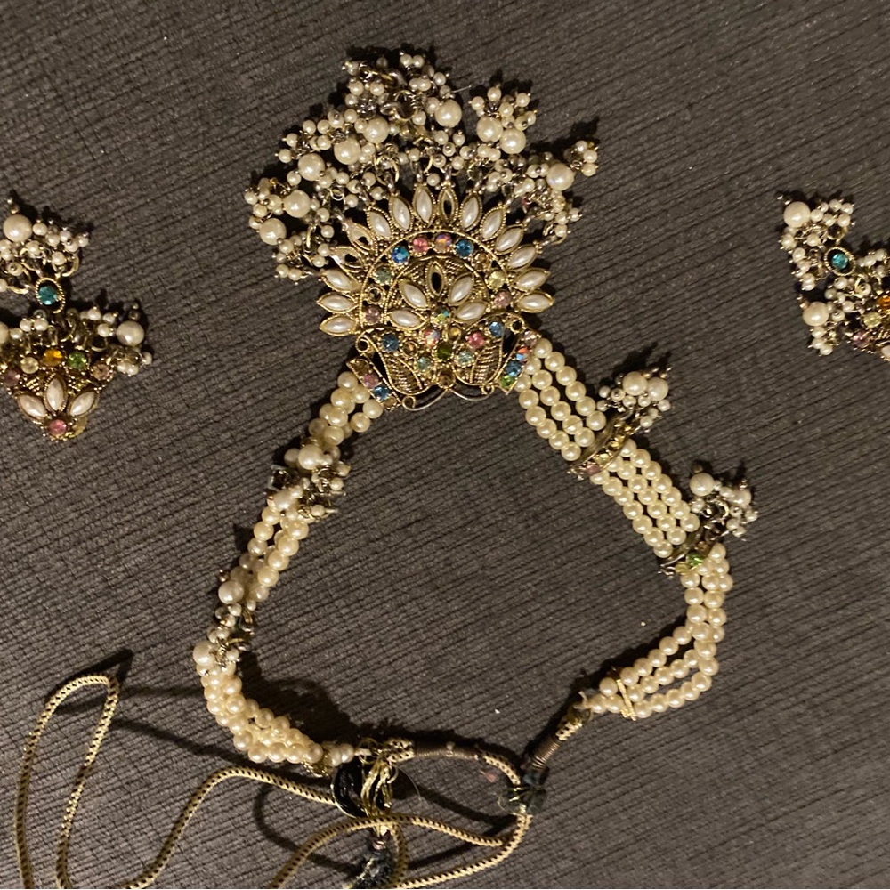 Elegant Pearl and Gold Women's Headpiece